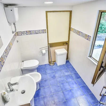 Daire With 4 Bedrooms In Amalfi