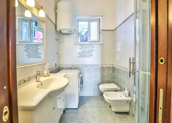 With 4 Bedrooms In Appartement