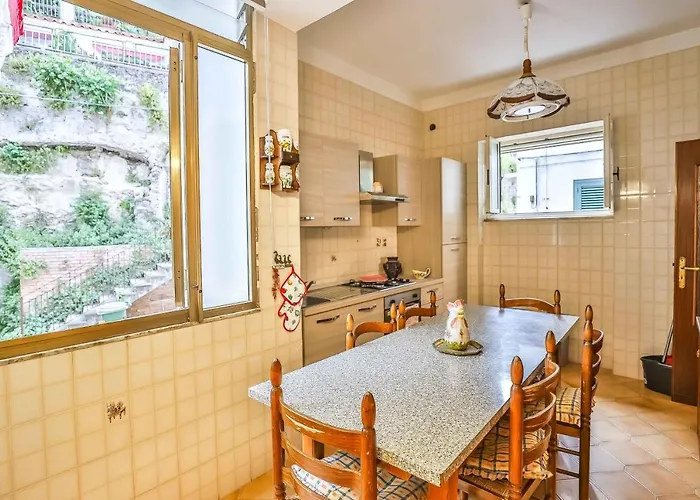 With 4 Bedrooms In 阿马尔菲