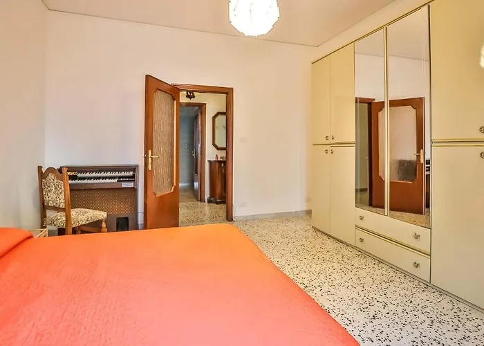 With 4 Bedrooms In *