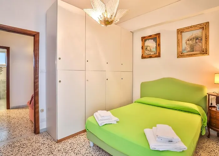 With 4 Bedrooms In Appartement