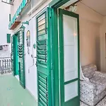 With 4 Bedrooms In *