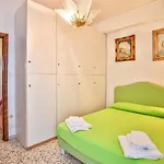With 4 Bedrooms In Apartment