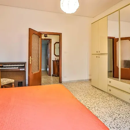 With 4 Bedrooms In *